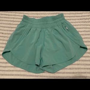 Lululemon Tracker V 4” Aqua Mint size 4